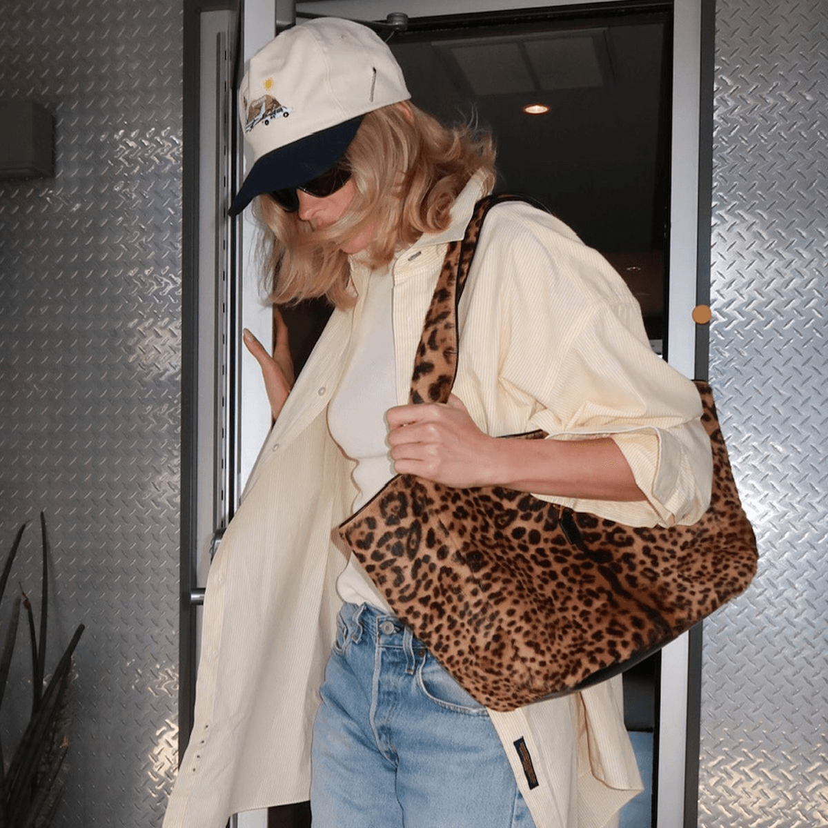 Sorry Brown, Sorry Black—These 8 Bag Colors Are Taking Your Places in 2026