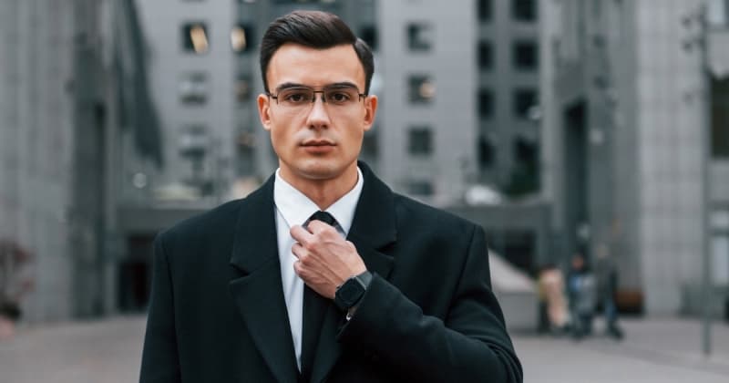 Men’s Business Eyeglasses: Frames That Command the Room